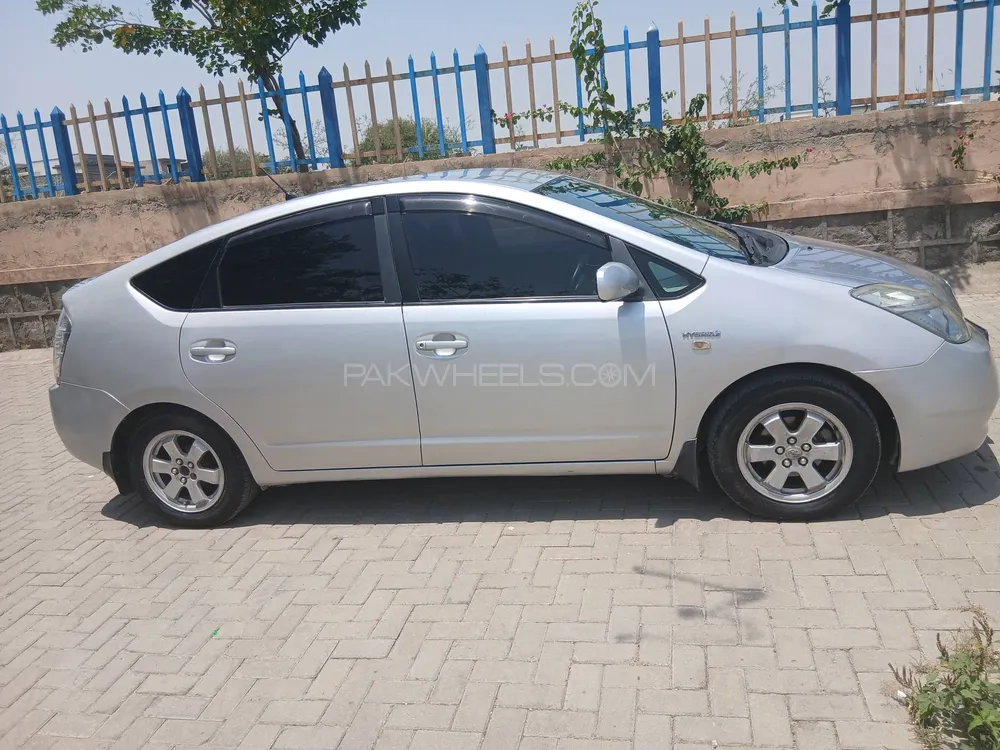 Toyota Prius 2010 for Sale in Islamabad Image-1
