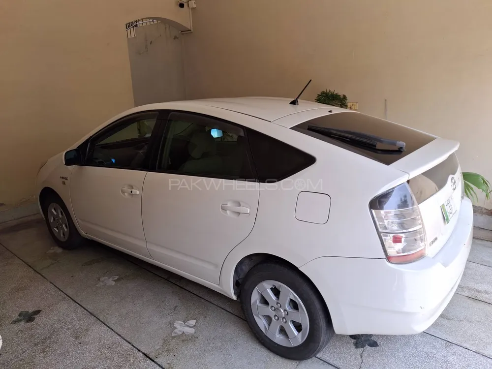 Toyota Prius 2007 for Sale in Lahore Image-1