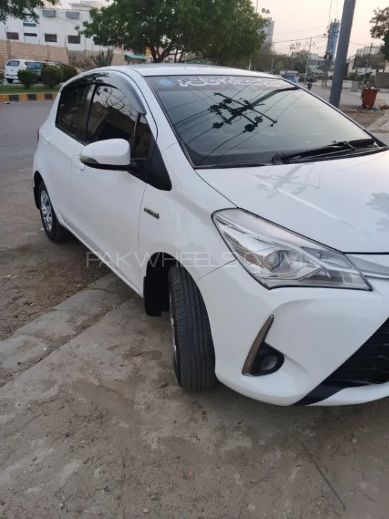 Toyota Vitz 2017 for Sale in Karachi Image-1
