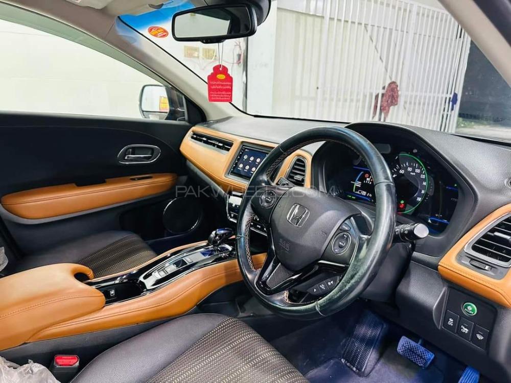 Honda Vezel 2015 for Sale in Multan Image-1