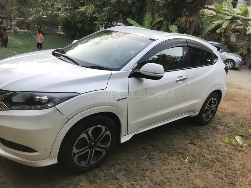 Honda Vezel 2015 for Sale in Karachi Image-1