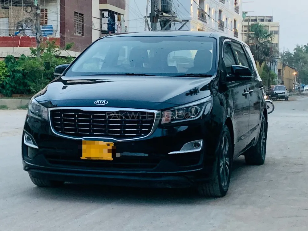 KIA Carnival 2018 for Sale in Karachi Image-1