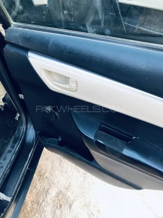 Toyota Corolla 2015 for Sale in Faisalabad Image-1