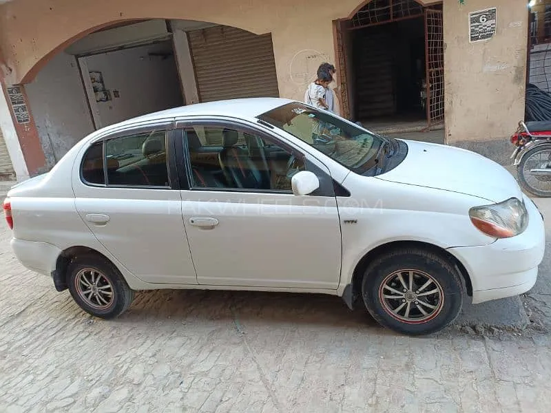 Toyota Platz 2007 for Sale in Lahore Image-1