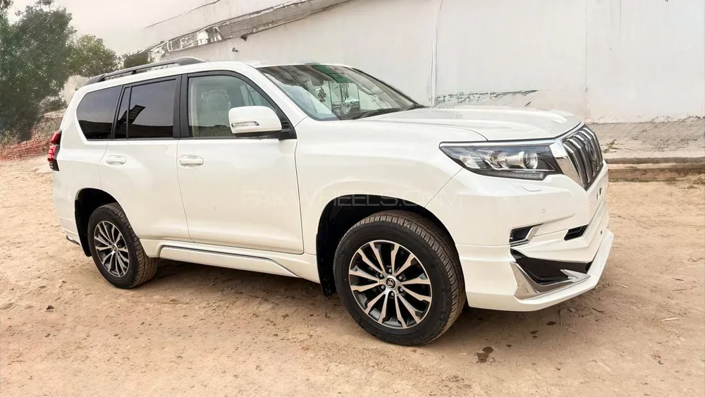 Toyota Prado 2021 for Sale in Chawinda Image-1