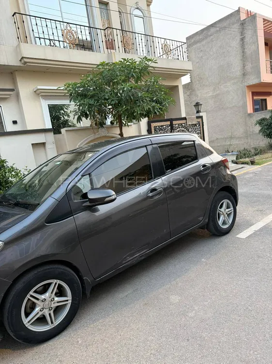 Toyota Vitz 2017 for Sale in Lahore Image-1