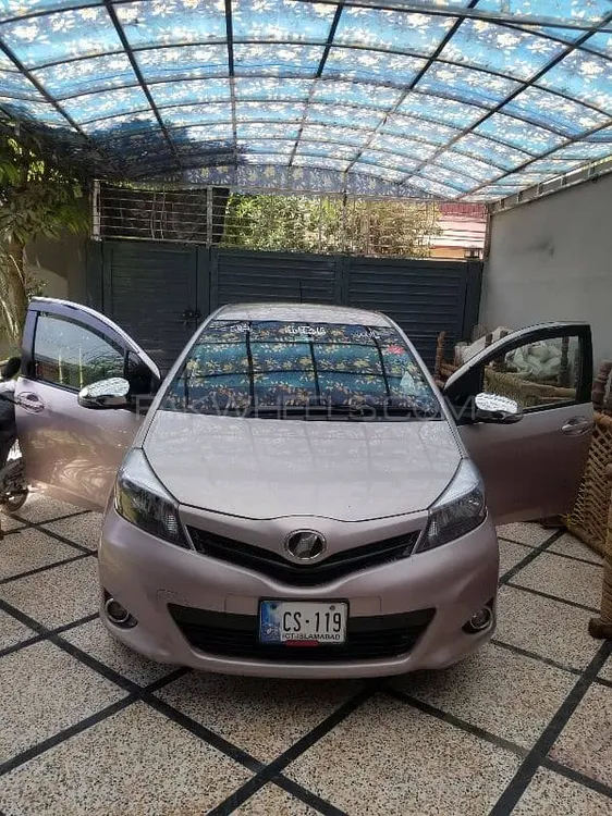 Toyota Vitz 2011 for Sale in Peshawar Image-1