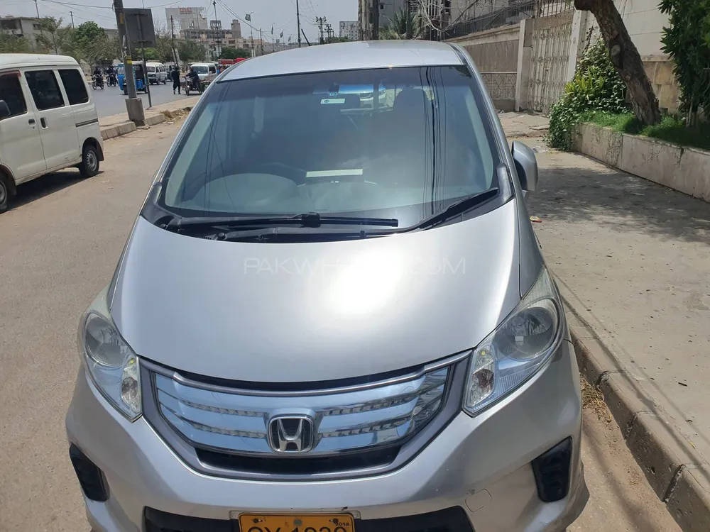 Honda Freed 2013 for Sale in Karachi Image-1