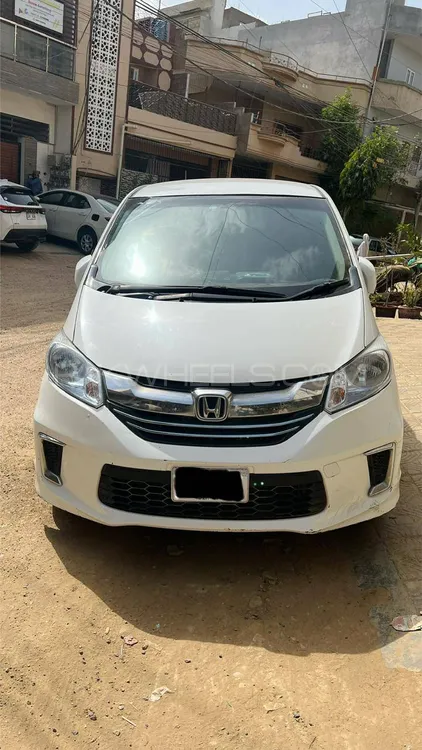 Honda Freed 2016 for Sale in Karachi Image-1