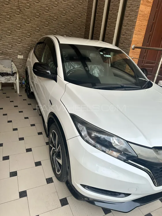 Honda Vezel 2017 for Sale in Lahore Image-1