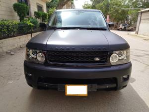 Range Rover Evoque
2010
5.0 Litter engine 
Black Wrap