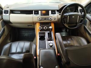 Range Rover Evoque
2010
5.0 Litter engine 
Black Wrap