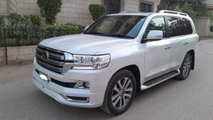 Toyota Land Cruiser 
LC 200
Pearl White 
Milage 63600 kms