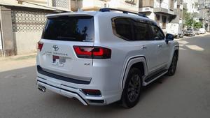 Toyota Land Cruiser 
LC 300
2023/ 2024
LC 300 
pearl White