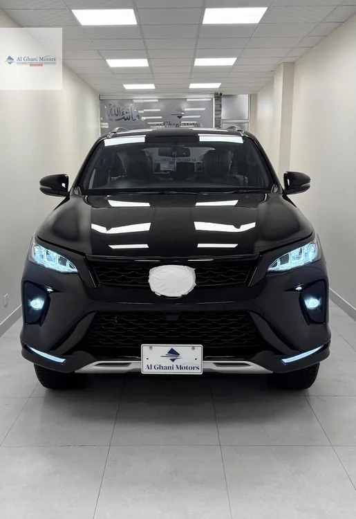Toyota Fortuner 2025 for Sale in Karachi Image-1