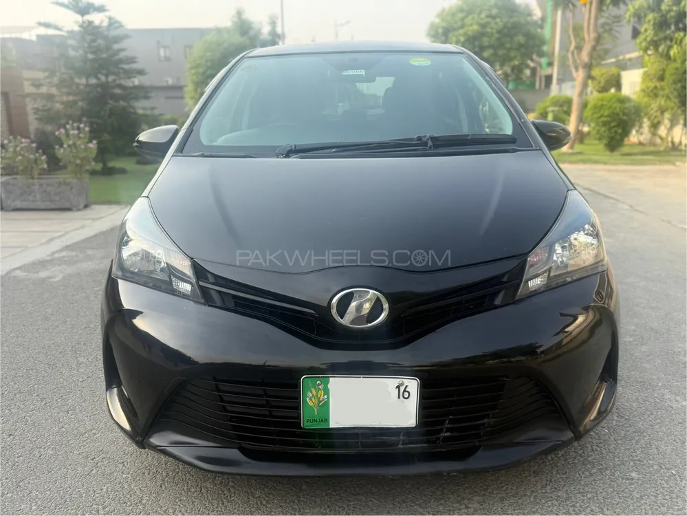 Toyota Vitz 2014 for Sale in Lahore Image-1