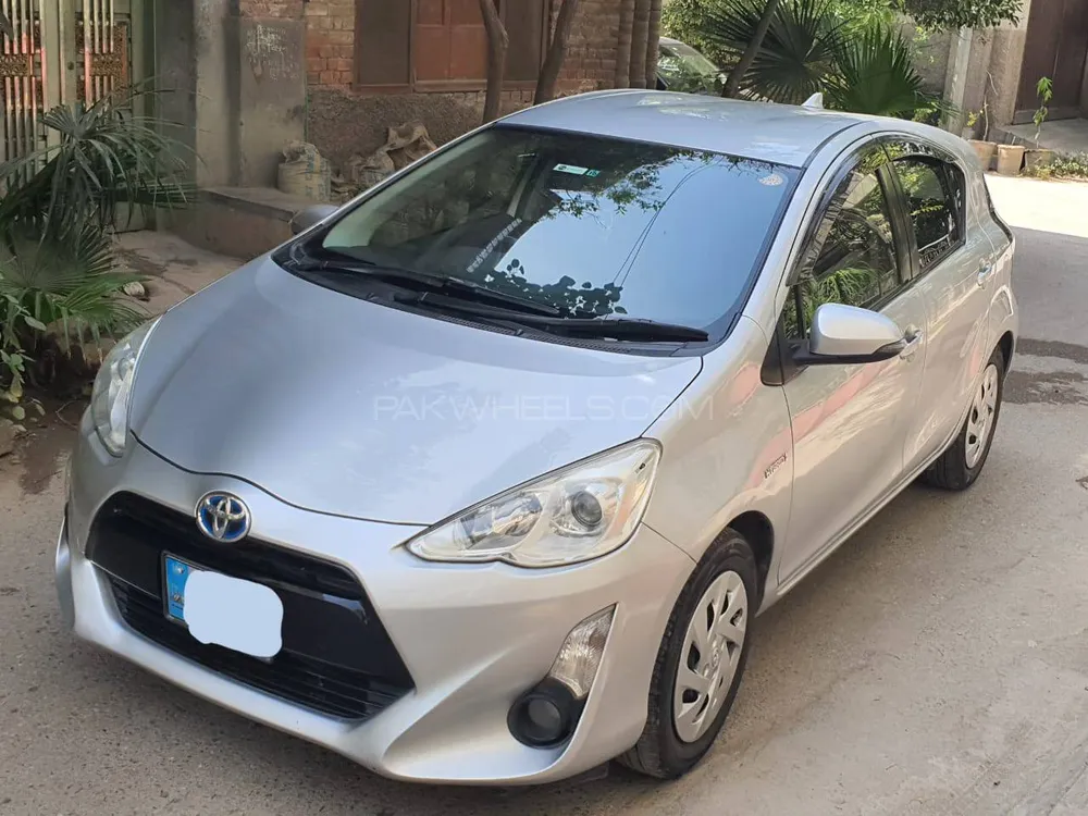 Toyota Aqua 2015 for Sale in Peshawar Image-1