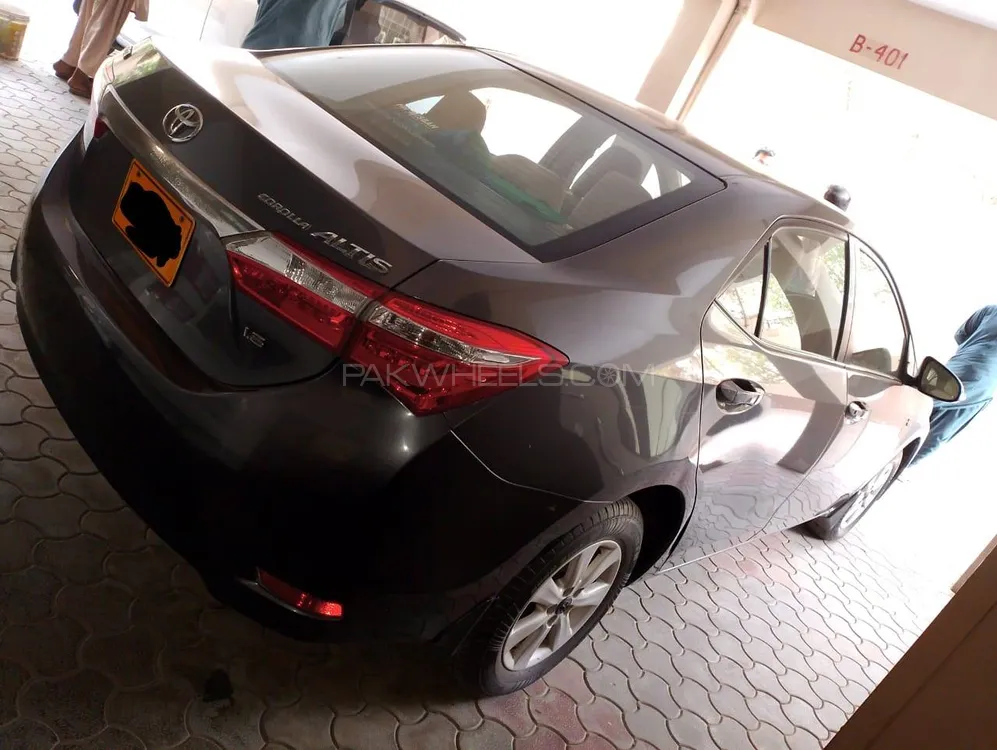Toyota Corolla 2017 for Sale in Karachi Image-1