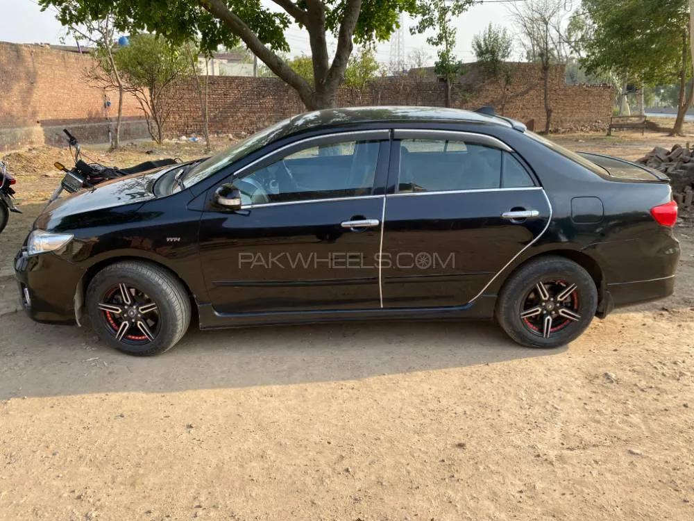 Toyota Corolla 2013 for Sale in Sambrial Image-1