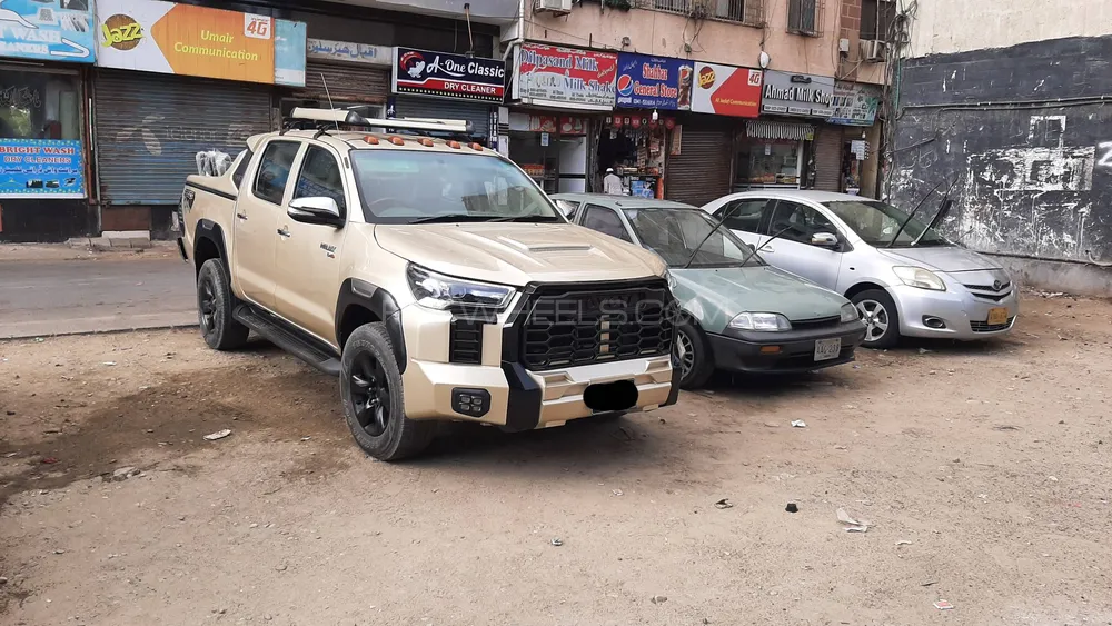Toyota Hilux 2005 for Sale in Karachi Image-1
