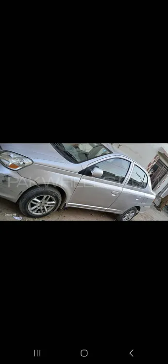 Toyota Platz 2002 for Sale in Karachi Image-1