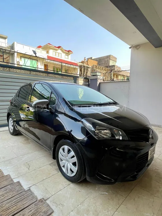 Toyota Vitz 2015 for Sale in Islamabad Image-1