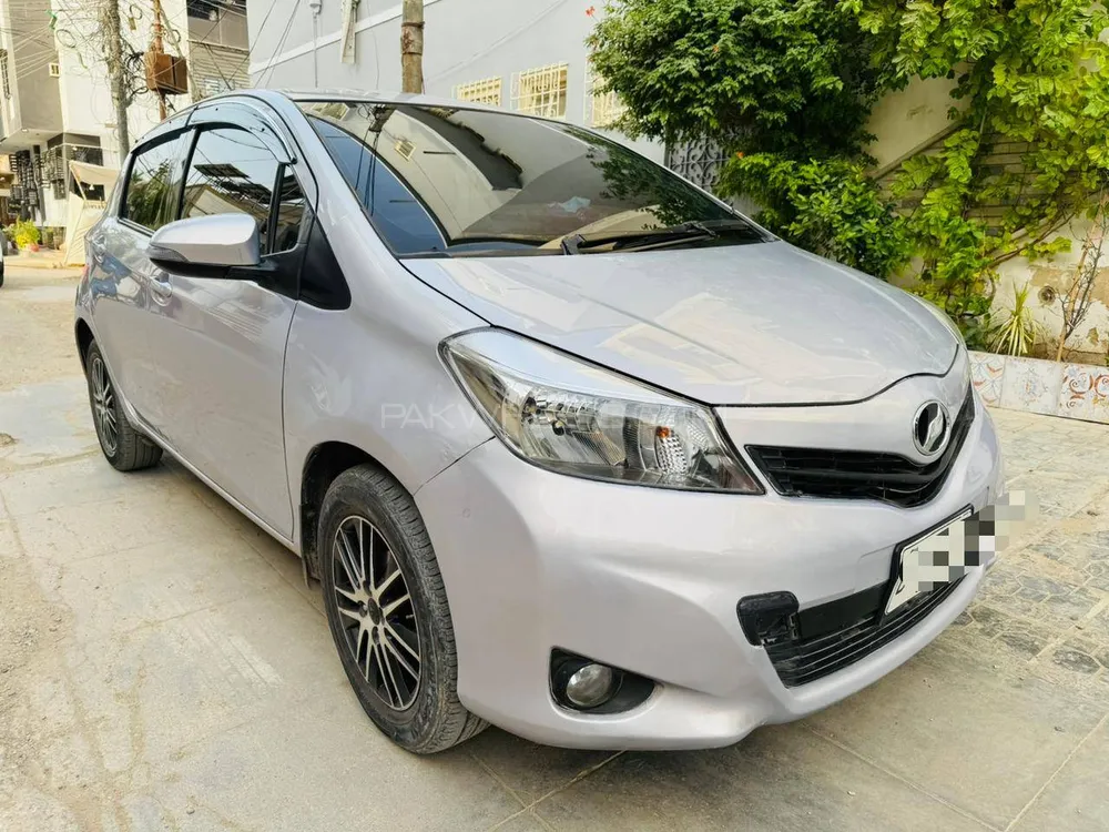 Toyota Vitz 2012 for Sale in Karachi Image-1