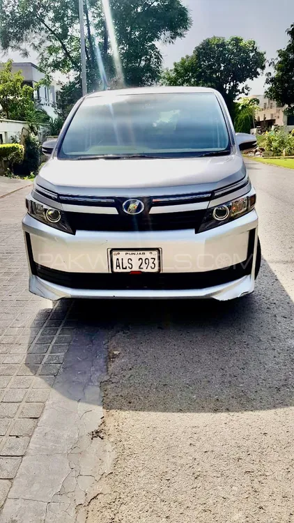 Toyota Voxy 2015 for Sale in Lahore Image-1