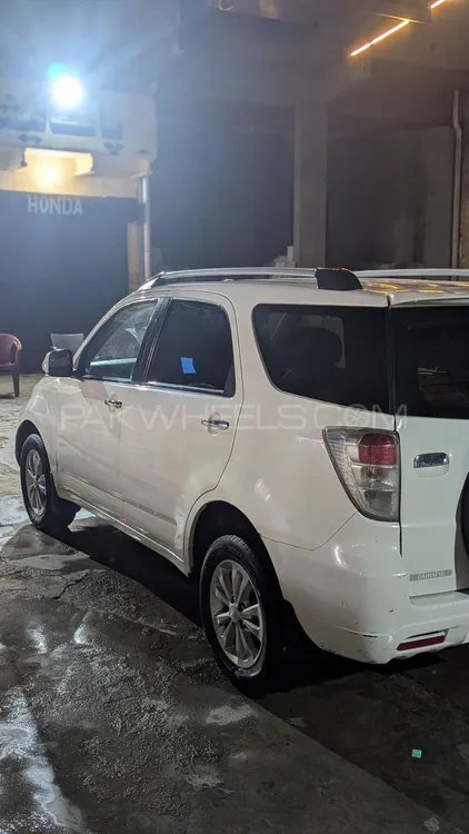 Daihatsu Terios 2011 for Sale in Karachi Image-1