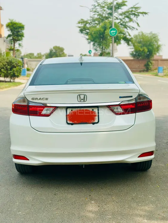 Honda Grace Hybrid 2017 for Sale in Faisalabad Image-1