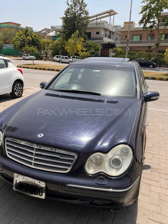Mercedes Benz C Class 2002 for Sale in Islamabad Image-1
