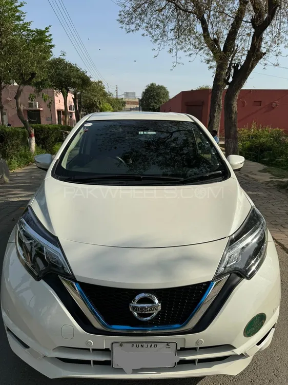 Nissan Note 2018 for Sale in Lahore Image-1