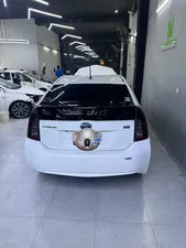 Toyota Prius S LED Edition 1.8 2015 for Sale