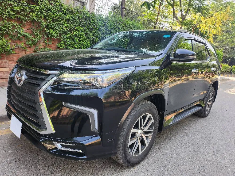 Toyota Fortuner 2017 for Sale in Lahore Image-1