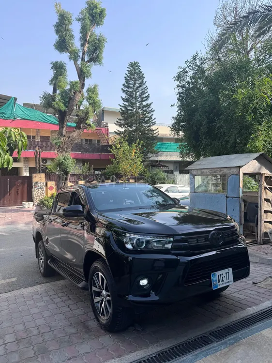 Toyota Hilux 2021 for Sale in Islamabad Image-1