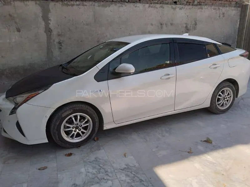Toyota Prius 2016 for Sale in Faisalabad Image-1