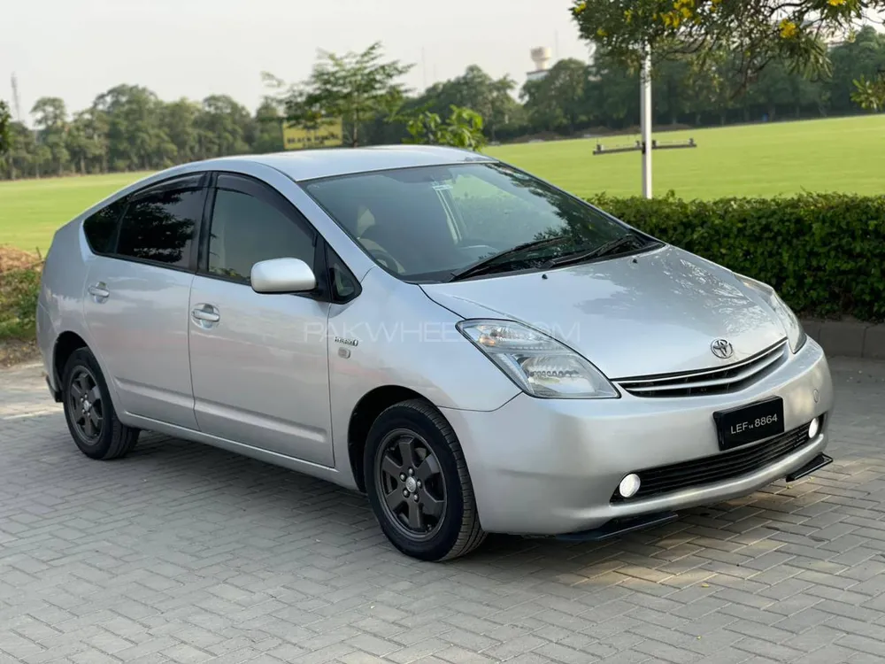 Toyota Prius 2011 for Sale in Lahore Image-1