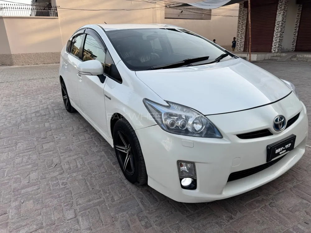 Toyota Prius 2011 for Sale in Multan Image-1