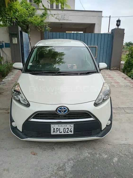 Toyota Sienta 2018 for Sale in Faisalabad Image-1