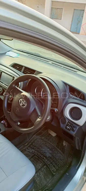 Toyota Vitz 2013 for Sale in Lakki marwat Image-1