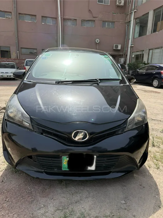 Toyota Vitz 2015 for Sale in Lahore Image-1