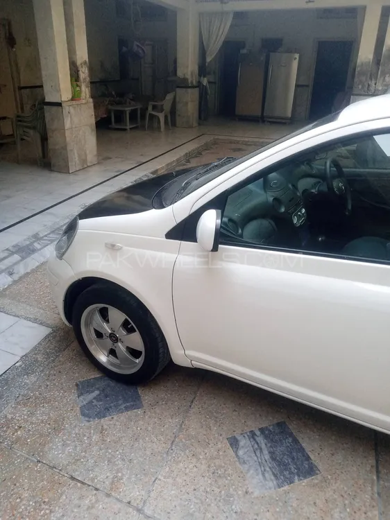 Toyota Vitz 2004 for Sale in Peshawar Image-1