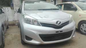 Slide toyota vitz 1 0 f 2013 12239649