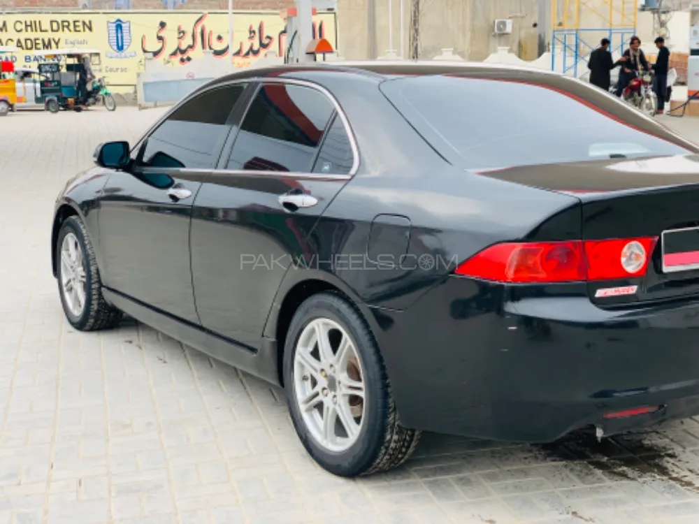 Honda Accord 2004 for Sale in Bannu Image-1