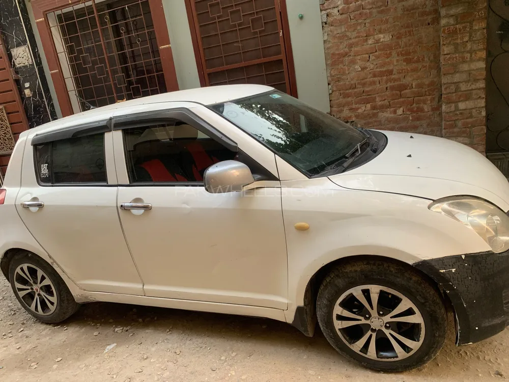 Suzuki Swift 2011 for Sale in Gujranwala Image-1