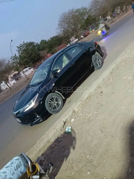 Toyota Corolla 2015 for Sale in Karachi Image-1