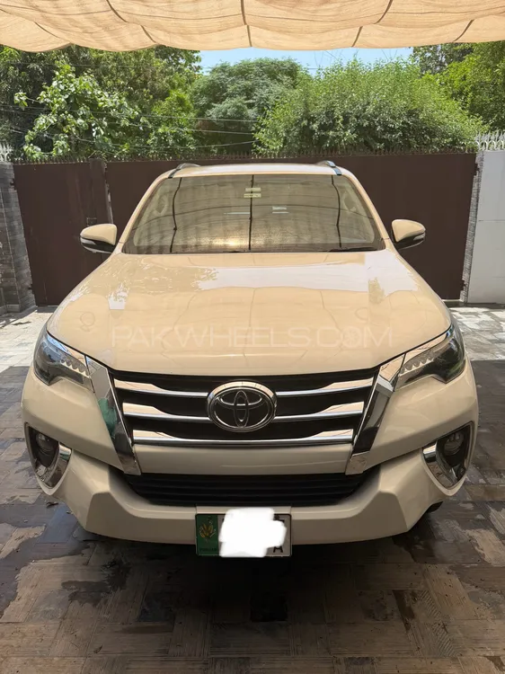 Toyota Fortuner 2017 for Sale in Lahore Image-1