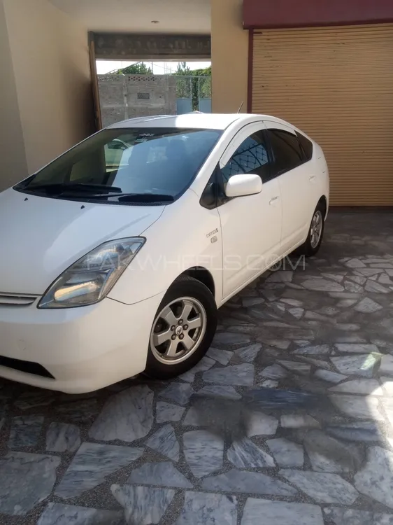 Toyota Prius 2010 for Sale in Mardan Image-1