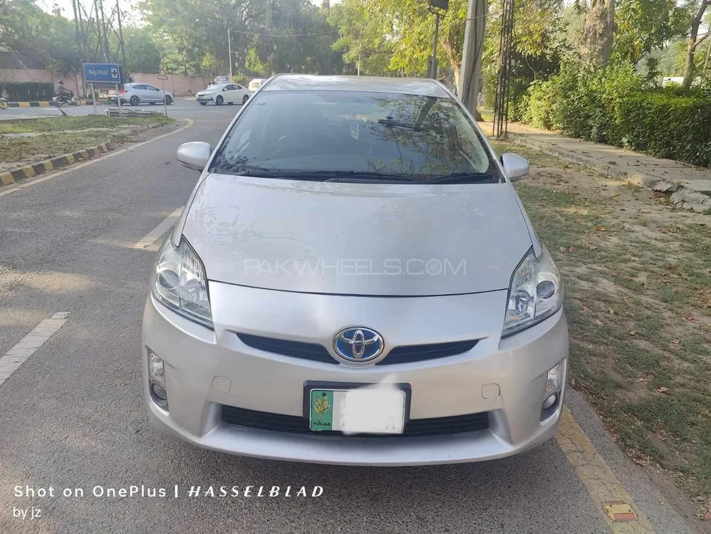 Toyota Prius 2011 for Sale in Lahore Image-1