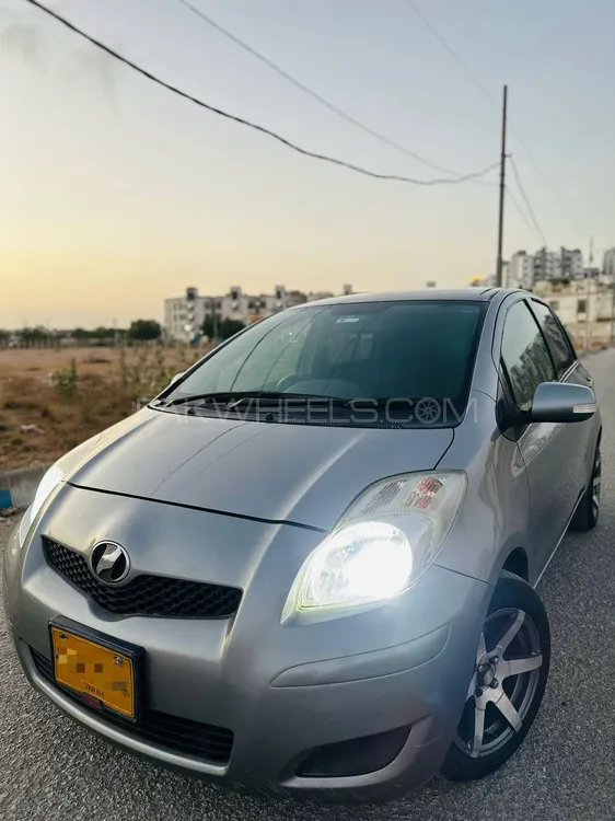 Toyota Vitz 2010 for Sale in Karachi Image-1